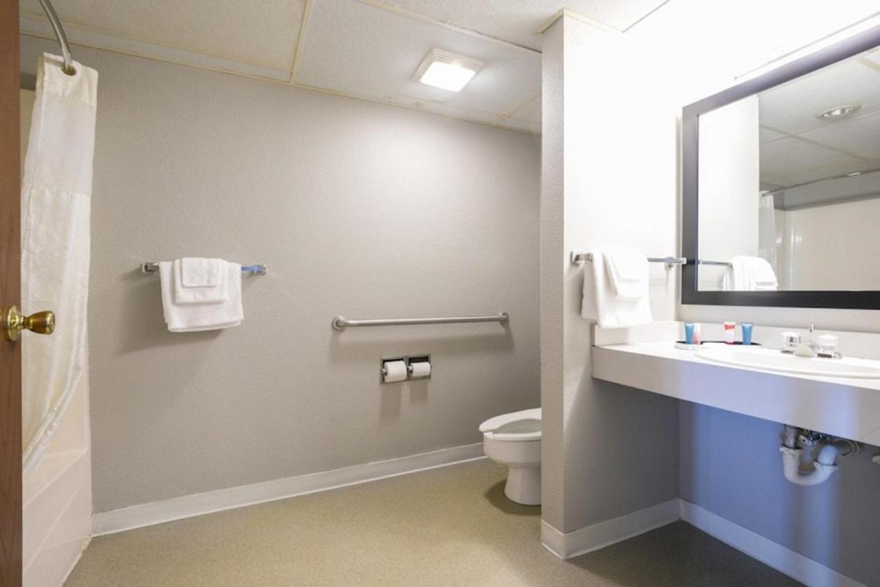 Fairbridge Inn Express Monroe City Экстерьер фото